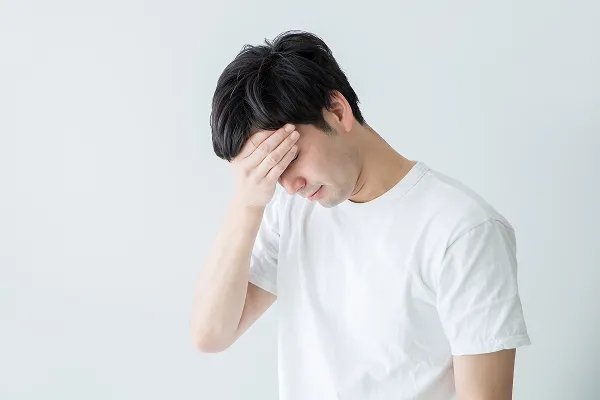 頭が痛くなってしまった男性